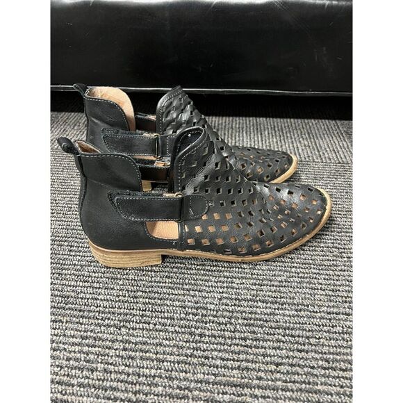 Musse & Cloud Caila Ankle Boots Women's 39/ 8 Black Leather Perforated Bootie - Picture 4 of 10